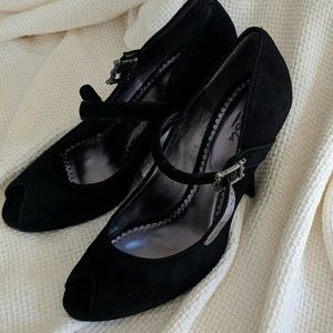 Black velvet pumps